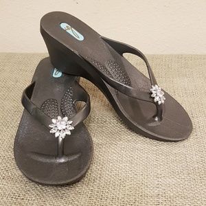 oka•B wedge flip flops